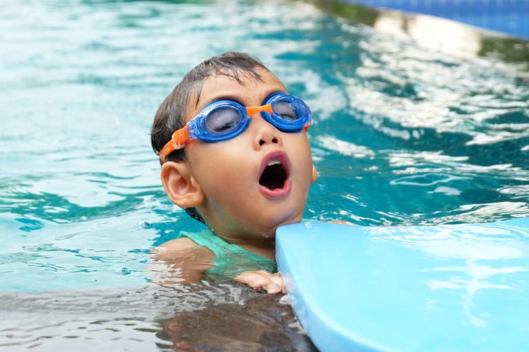 kid swimming with goggles